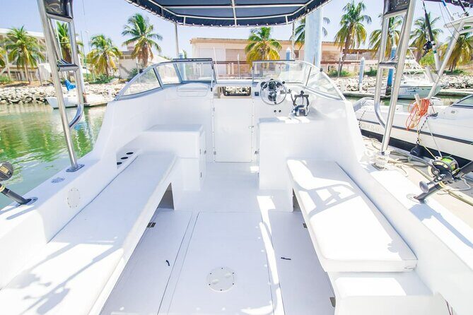 Tour through the Bays of Huatulco in Exclusive Boat - Introducing the Tour through the Bays of Huatulco in Exclusive Boat