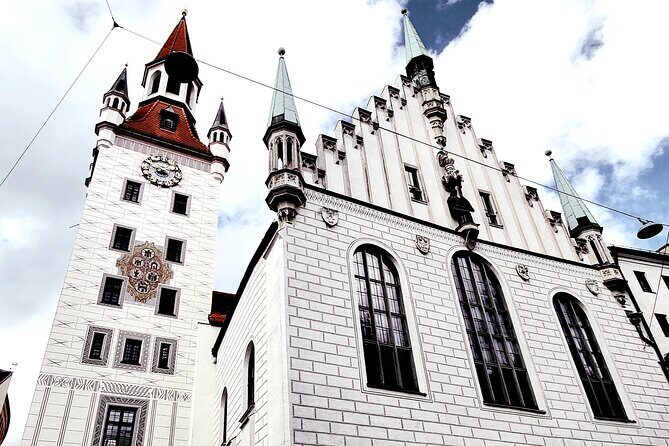Tour through the city centre of Munich - The Alter Hof and Medieval Roots