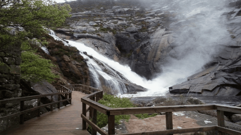 Tour to Finisterre and Coastal Villages From Santiago De Compostela - Key Points