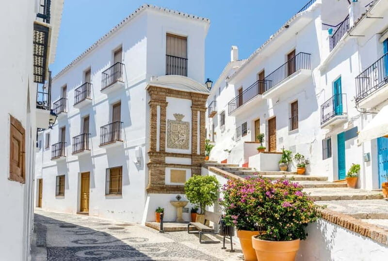 Tour to Nerja's Caves, Nerja city and Frigiliana - The Sum Up