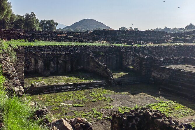 Tour to Teotihuacan from CDMX with entrances included - Exploring the Major Monuments: Pyramid of the Moon and Pyramid of the Sun