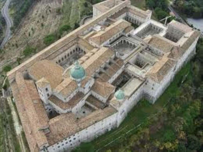 Tour to the Royal Palace of Caserta and Monte Cassino: with Guide and Tickets Included - A Closer Look at the Experience