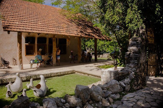 Tour to Uxmal and Hacienda Mucuyché included - FAQ