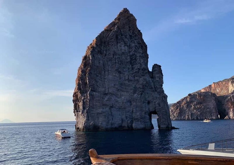 Tour to Vulcano: boat excursion and snorkeling ,departure from Lipari - Approaching Vulcano: The Sleeping Volcano