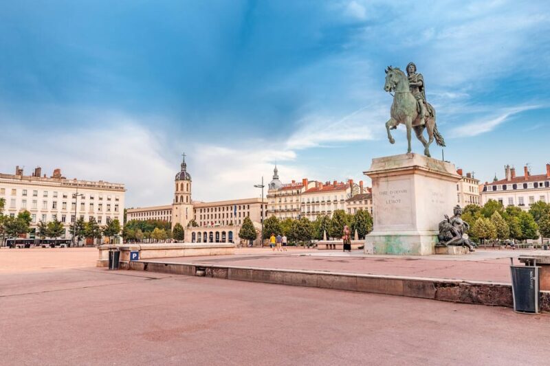 Tour With an Actor-Guide: the Revolution and the End of Lyon - Key Points