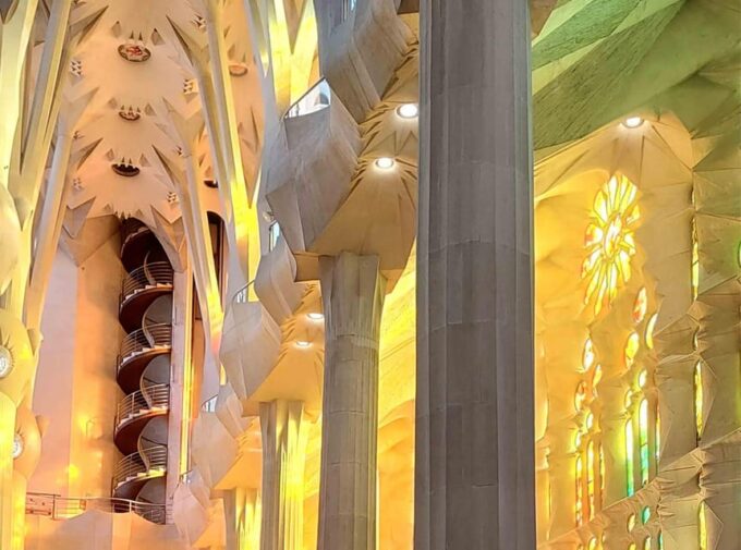 Tour+Ticket: Lights & Shadows of the Sagrada Familia - Accessibility and Participation Options
