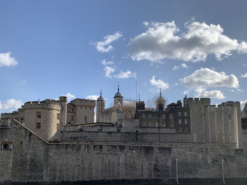 Tower of London Kid-Friendly Private Tour - Iconic Locations to Explore