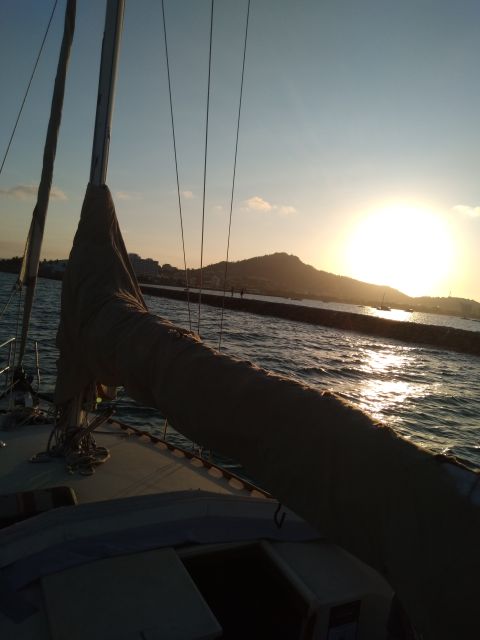 Townsville: Sunset Sailing Tour Boat Cruise Townsville - Scenic Views