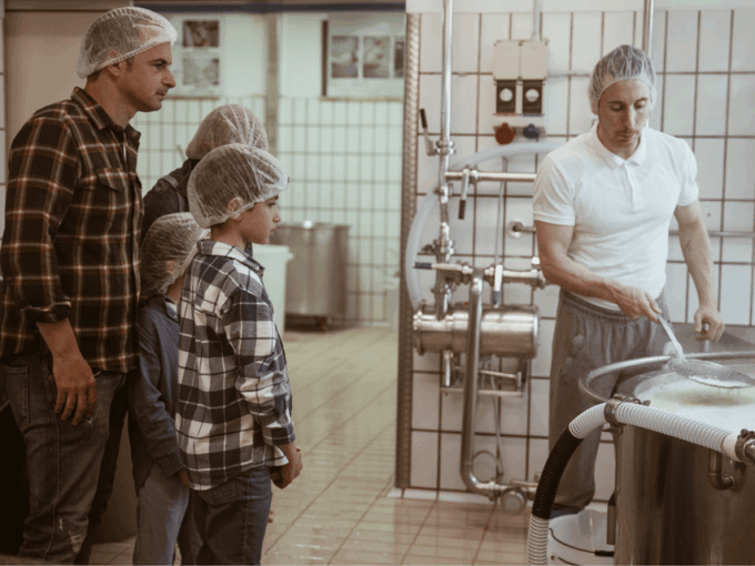 Traditional Cheese Factory Visit With Tasting Near Isernia - Visitor Kit and Amenities