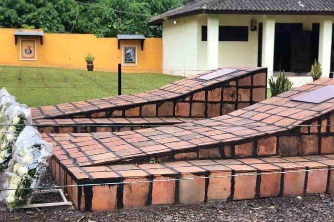 Trails of the Transatlantic Slave Trade in Ghana - Private Tour Experience