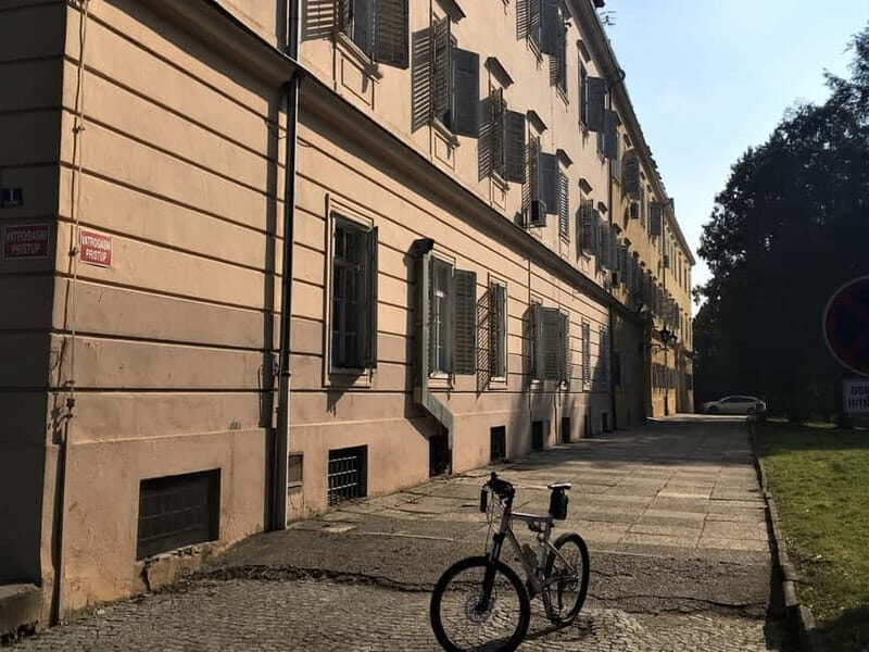 Trakoan: Bike tour to the cave, castle and volcano - Who Should Consider This Tour?