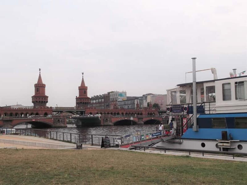 Tranfer with small or Bigger introduction Tour Berlin - The Promise of a Tailored Berlin Tour