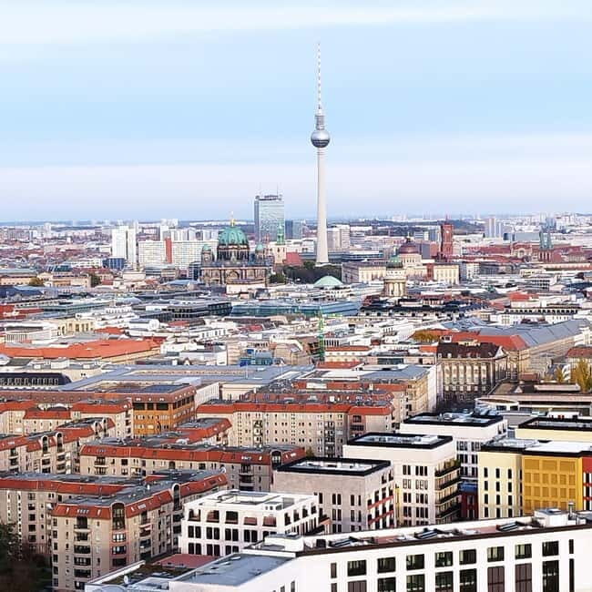 Tranfer with small or Bigger introduction Tour Berlin - The Value of Customization and Flexibility