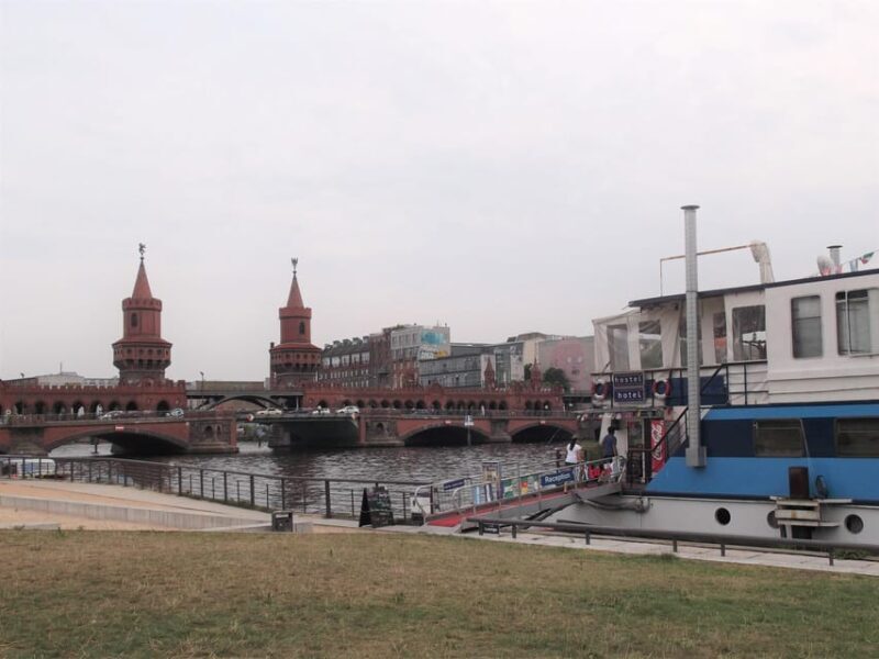 Tranfer with small or Bigger introduction Tour Berlin - The Value of a Private, Custom Tour