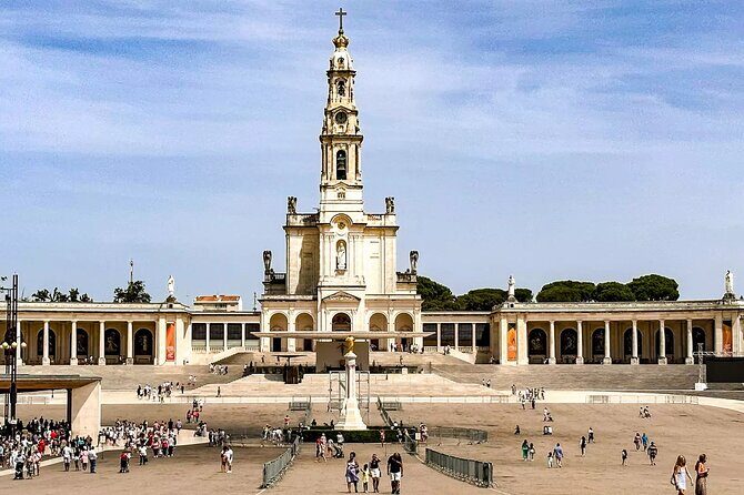 Transfer from Lisbon - Porto (Stopping in Óbidos, Nazaré and Aveiro) - Price and Value