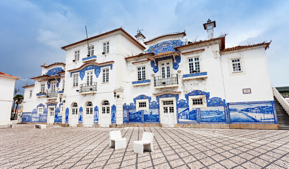 Transfer From Porto to Lisbon With 3 Stops in Aveiro, Nazaré/Fatima, and Obidos - Private Pick-up and Drop-off