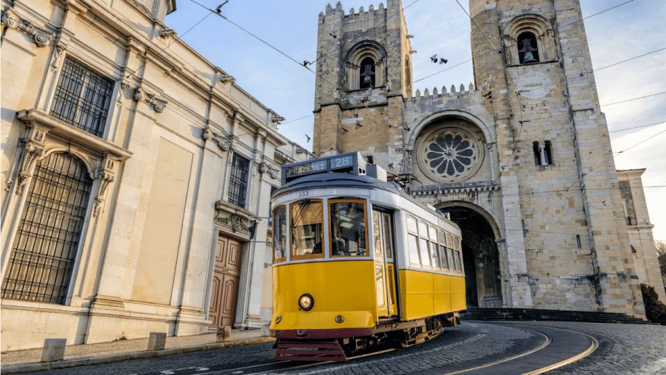 Transfer From the Airport to the Center of Lisbon - Experience the Journey