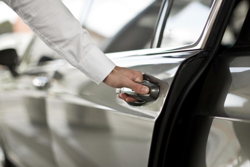Transfer Lisbon Airport to Hotel in Lisbon - Meeting Point