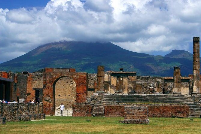 Transfer Naples to Sorrento with stop to visit Pompeii ruins - The Details of the Experience