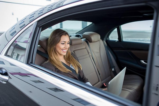 Transfer Private Vehicle Vancouver Downtown - Airport (YVR) - Pickup and Meeting Details
