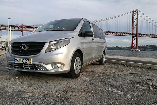 Transfer Tour Lisbon/Porto with 2 stops options Óbidos, Nazaré, Fátima, Coimbra - Who Should Consider This Tour?