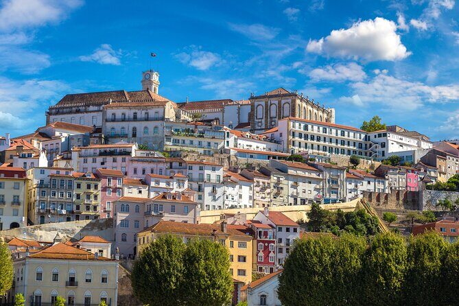 Transfer Tour Lisbon/Porto with 2 stops options Óbidos, Nazaré, Fátima, Coimbra - FAQs