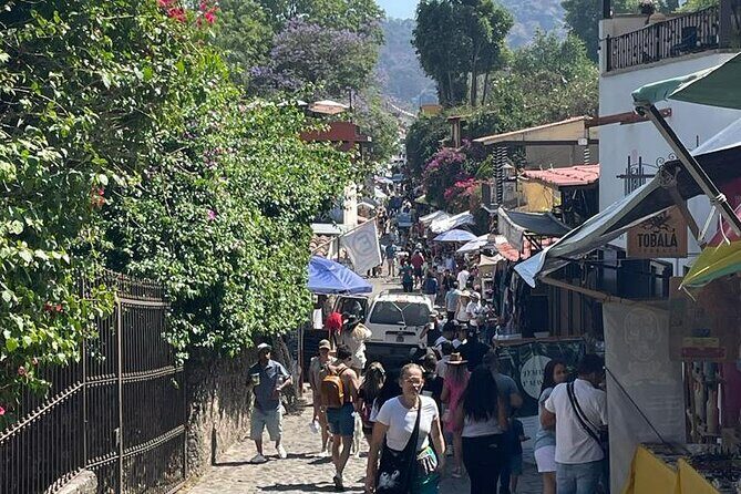 Transportation to the town of Tepoztlan next to Mexico City - Exploring the Journey: From Mexico City to Tepoztlán  