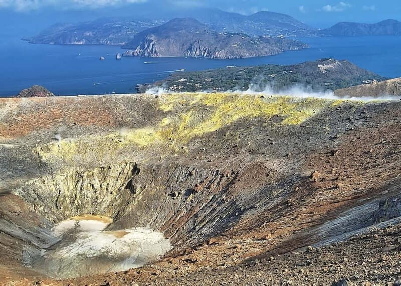Trekking to discover the Great Crater of Vulcan - The Sum Up