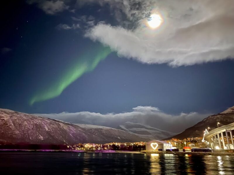 Tromsø: Arctic Light Evening Cruise With Fish Soup - Onboard Amenities