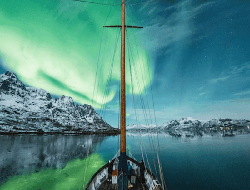 Tromso: Luxury Northern Lights Cruise with Hot Tub & Dinner - An Overview of the Experience