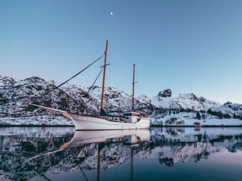 Tromso: Luxury Northern Lights Cruise with Hot Tub & Dinner - FAQs