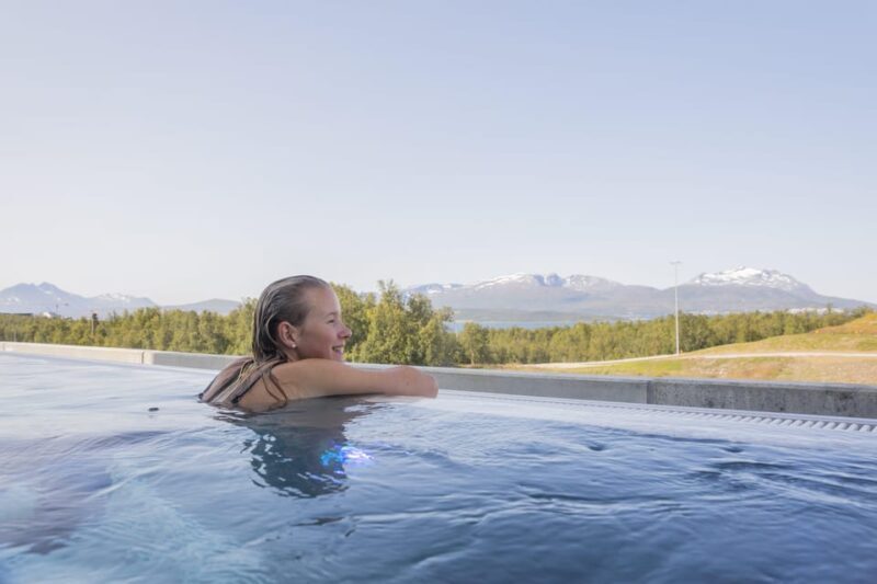 Tromsø: Spa/Pool with Bath, Sauna and Outdoor Heated Pool - Introduction
