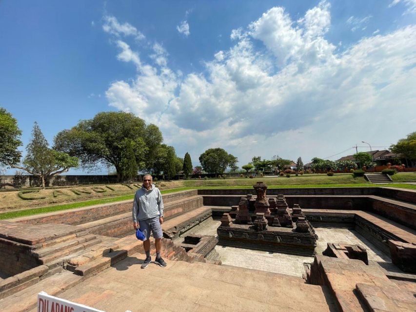 Trowulan: Majapahit Archaeological Sites - Gapura Wringin Lawang