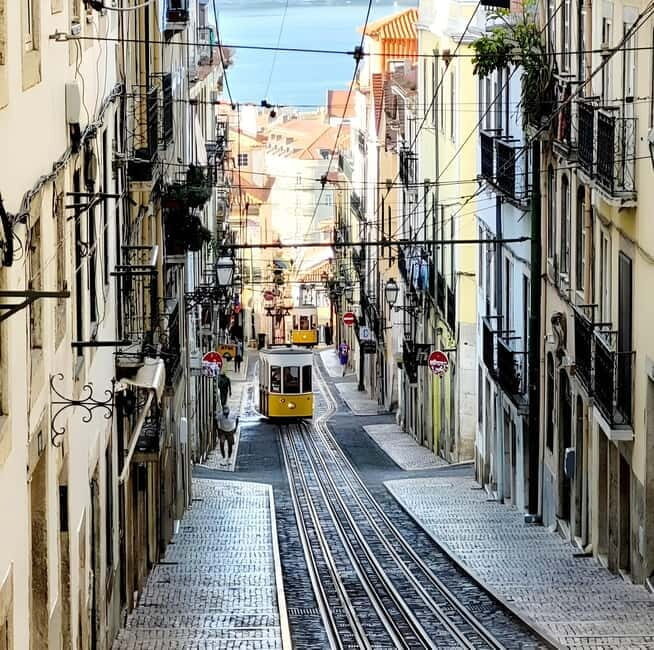 Tuk-Tuk sightseeing in lisbon(Old town) - What Makes It Worth It?