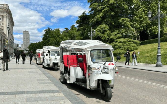 Tuk Tuk Tour With Wine Test in Madrid - Learning About Madrids Charms and History
