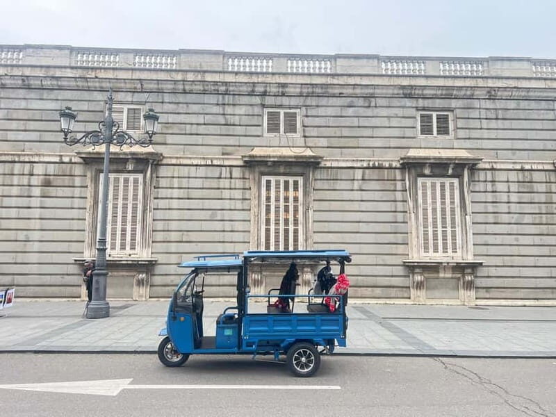 Tuktuk historical tour of Madrid 1 Hr in a fun and original way - Introduction