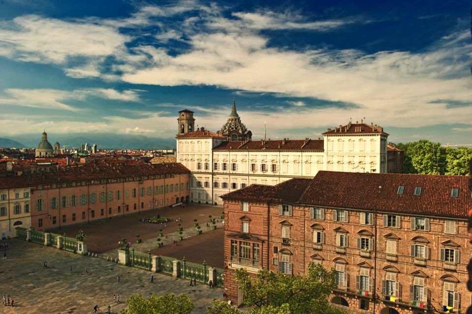Turin: Private Tour on The Path of The Holy Shroud - Unraveling the Relics Controversies