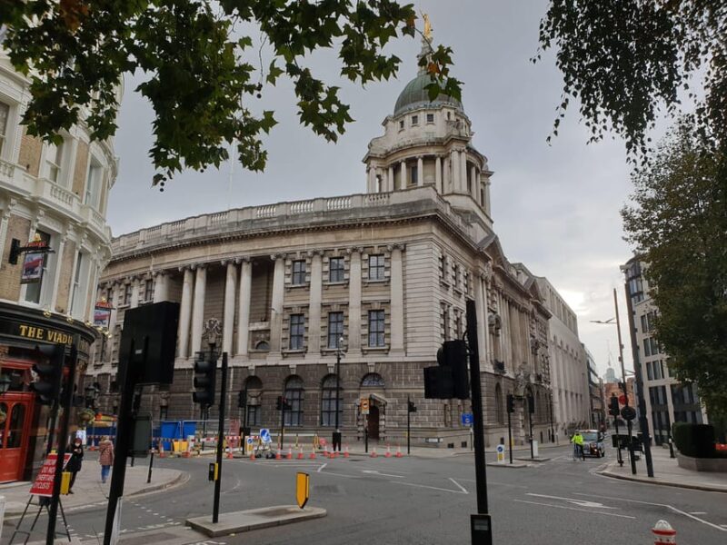Turmoil, Templars, Oliver Twist: Londons Squalor & Splendor - Gleaming Silver Vaults