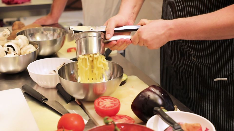 Tuscan Cooking Course With Florence Central Market Visit - Instructor Qualifications