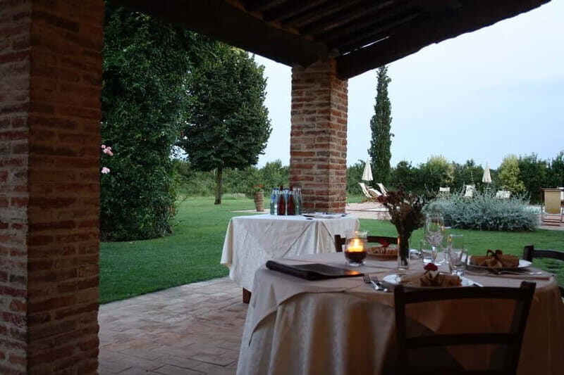 Tuscany: Garden Dinner with Award-Winning Sommelier - Who Should Consider This Experience?