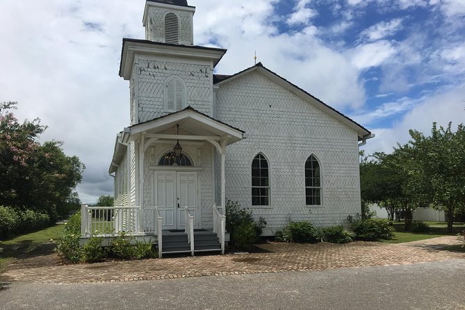 Two Plantation Tour: Oak Alley Review - Exploring the Slave Cottages