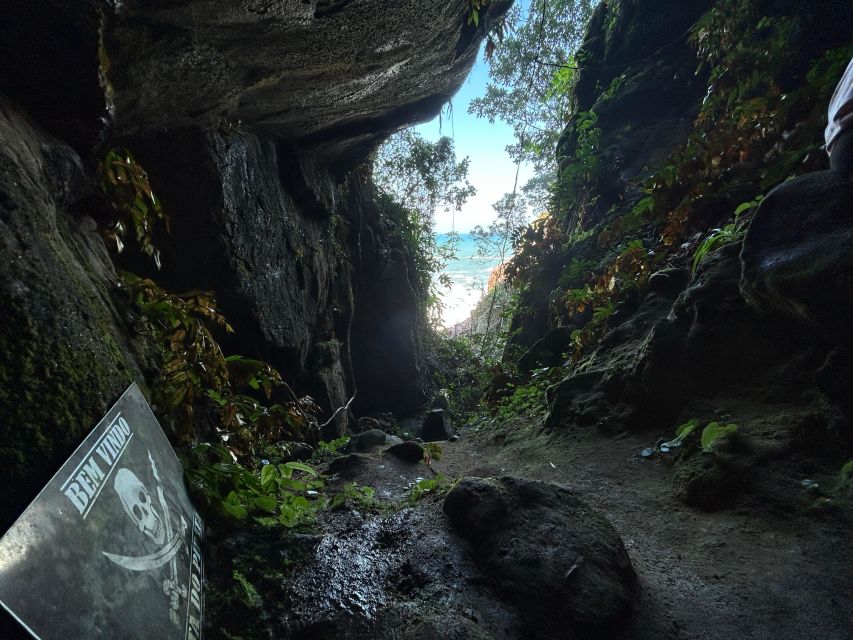 Ubatuba - Pirate Cave Trail - Included Services