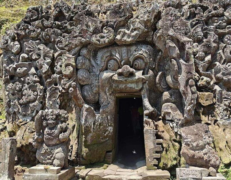 UBUD : 1 day trip tegalalang,temple,goarangrang waterfalls - Key Points