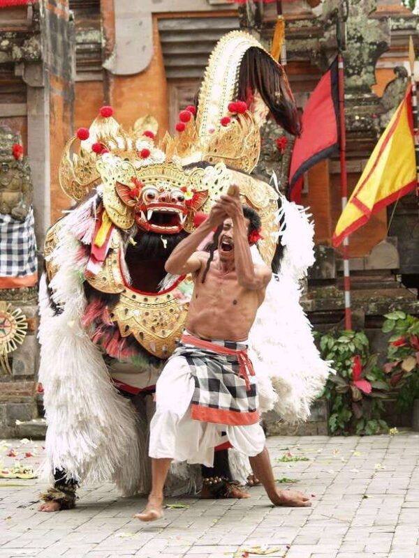 Ubud: Barong Dance and Keris Cultural Dance Show Tickets - The Performance: A Tale of Mythical Good and Evil