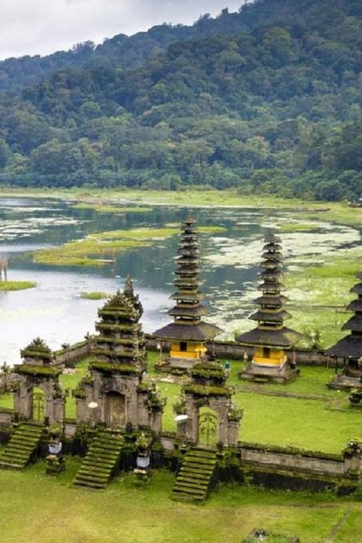 Ubud: Explore Water Temple, Monkey Forest and The Twin Lake - Group and Guide Information