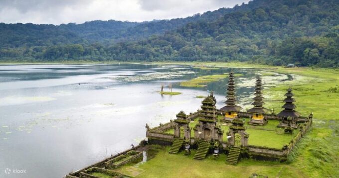 Ubud: Explore Water Temple, Monkey Forest and The Twin Lake - Visiting Ulun Danu Tamblingan Temple