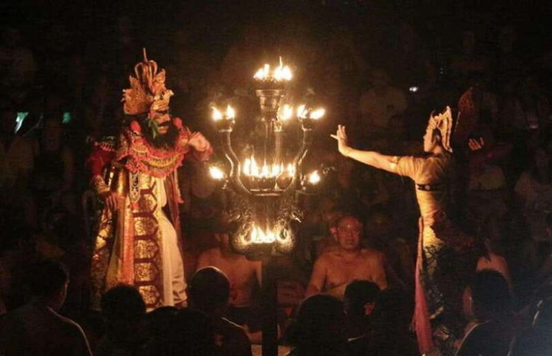 Ubud: Kecak Ramayana with fire dance - The Setting and Atmosphere