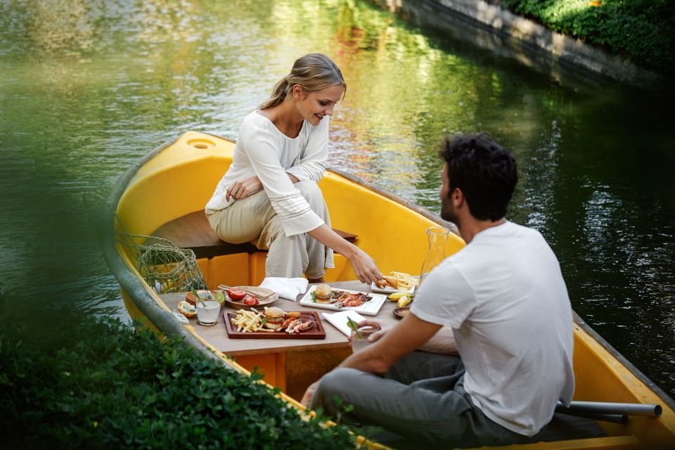 Ubud: Romantic Photo Moments on a Boat - Boat Drifting and Garden Scenery