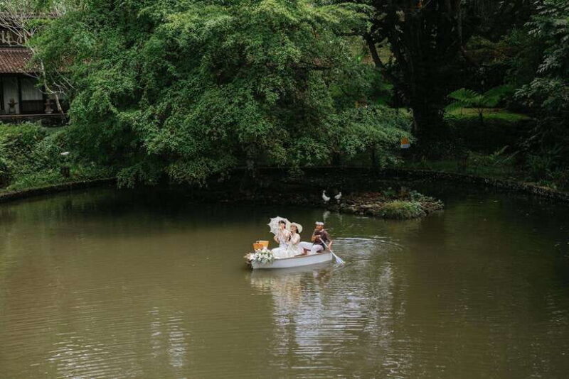 Ubud: Romantic Picnic on a Wooden Boat with Sparkling Wine - The Gourmet Picnic Basket: What’s in Store?