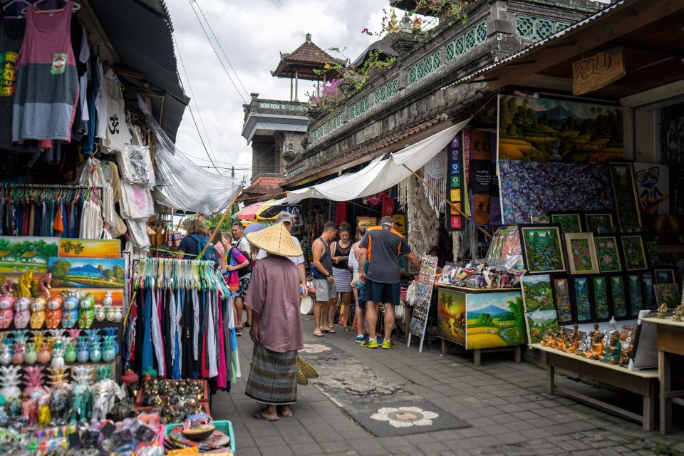 Ubud: Tjampuhan Ridge, Monkey Forest & Art Market Photo Tour - Sacred Monkey Forest Sanctuary